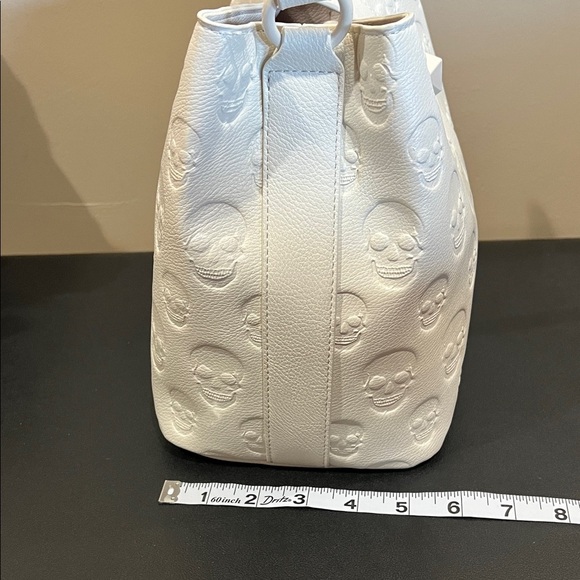 Betsey Johnson | “Cream Skull Boss” Bucket w/ Floral Strap - Picture 15 of 15